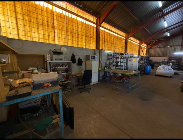 850M² WORKSHOP FOR SALE IN STAALRUS